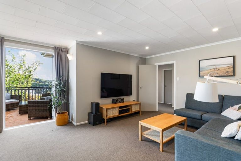 Photo of property in 16 Spicer Place, Tawa, Wellington, 5028