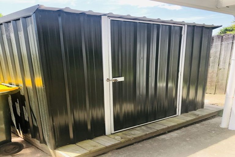 Photo of property in 1/90 Pupuke Road, Hillcrest, Auckland, 0627