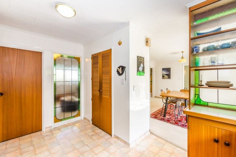 Photo of property in 9 Iti Grove, Waikanae, 5036