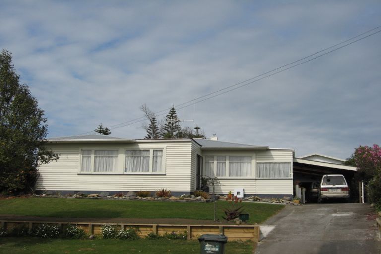 Photo of property in 11 Lee Street, Castlecliff, Whanganui, 4501