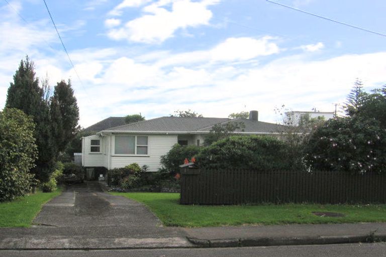 Photo of property in 1 Edgerton Road, Te Atatu Peninsula, Auckland, 0610
