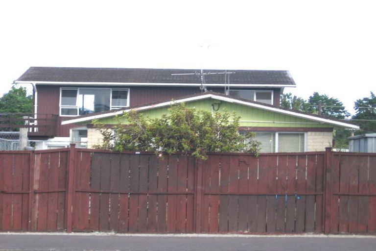 Photo of property in 1/3174 Great North Road, New Lynn, Auckland, 0600