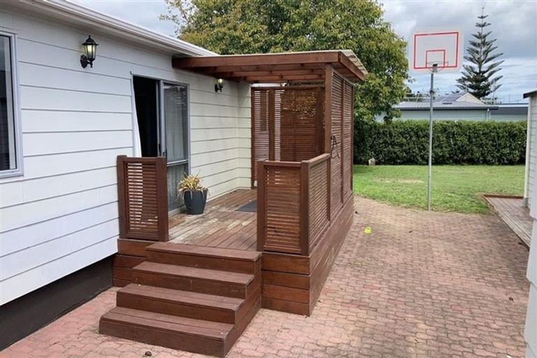 Photo of property in 114 Racecourse Road, Waiuku, 2123