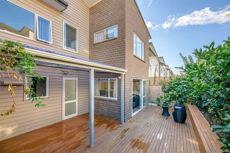 Photo of property in 22 Sunshine Boulevard, Sunnyvale, Auckland, 0612