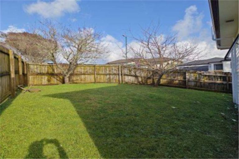Photo of property in 19 Hercules Drive, Henderson, Auckland, 0612