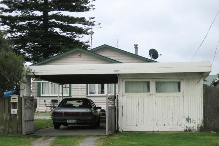 Photo of property in 64 Seaview Road, Paraparaumu Beach, Paraparaumu, 5032