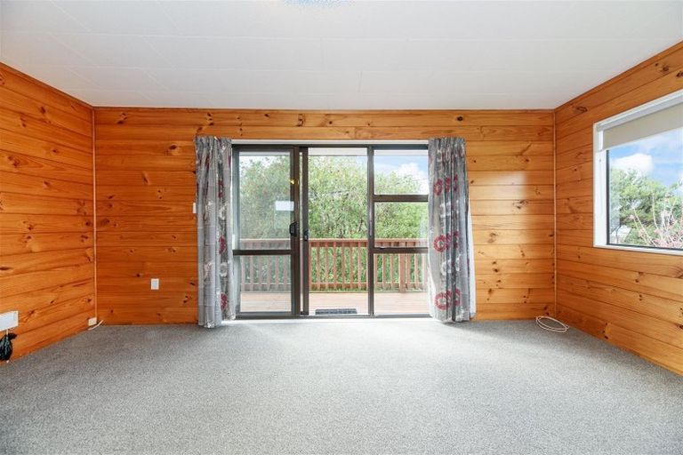 Photo of property in 57 Cliff View Drive, Green Bay, Auckland, 0604
