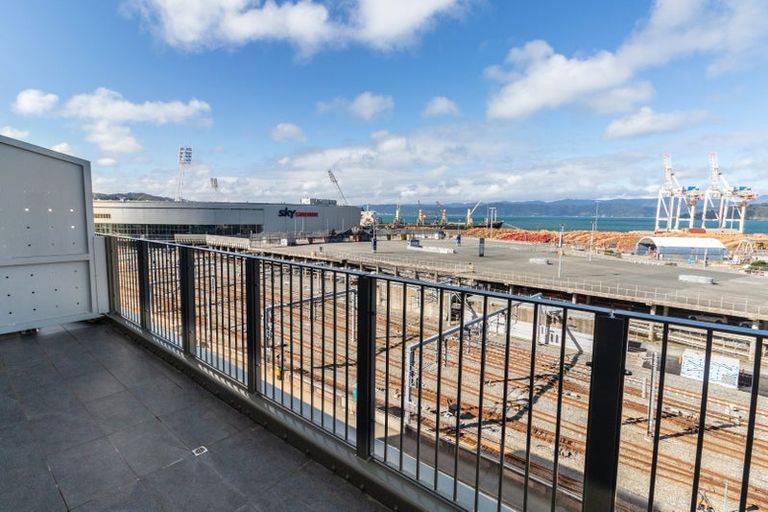 Photo of property in Stadium Garden Flats, 412/107 Thorndon Quay, Pipitea, Wellington, 6011