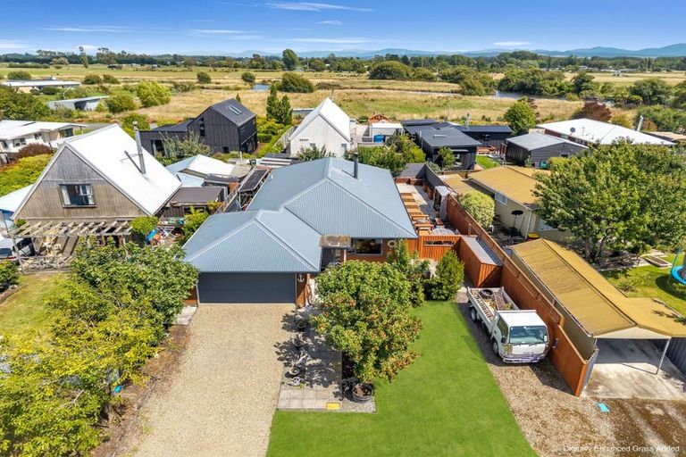 Photo of property in 27 Reserve Road, Waikuku Beach, 7473