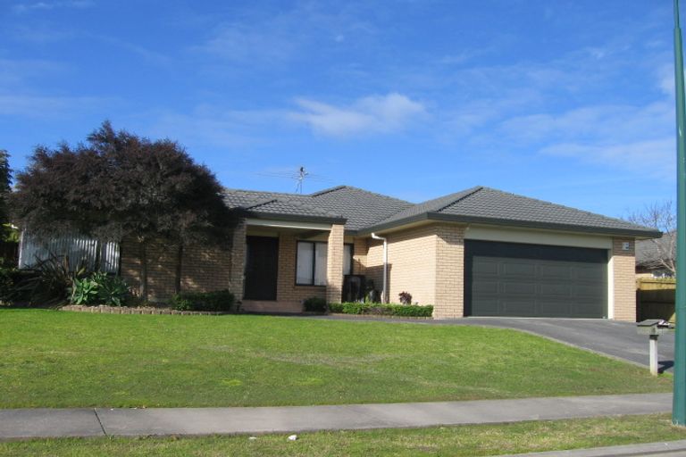 Photo of property in 6 Magilligan Close, East Tamaki Heights, Auckland, 2016