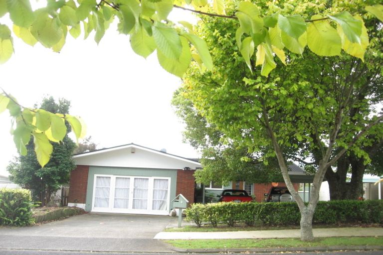 Photo of property in 4 Leewood Place, Pakuranga Heights, Auckland, 2010