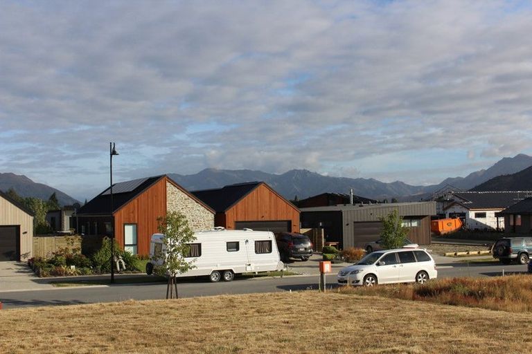 Photo of property in 6 Doug Ledgerwood Drive, Wanaka, 9305