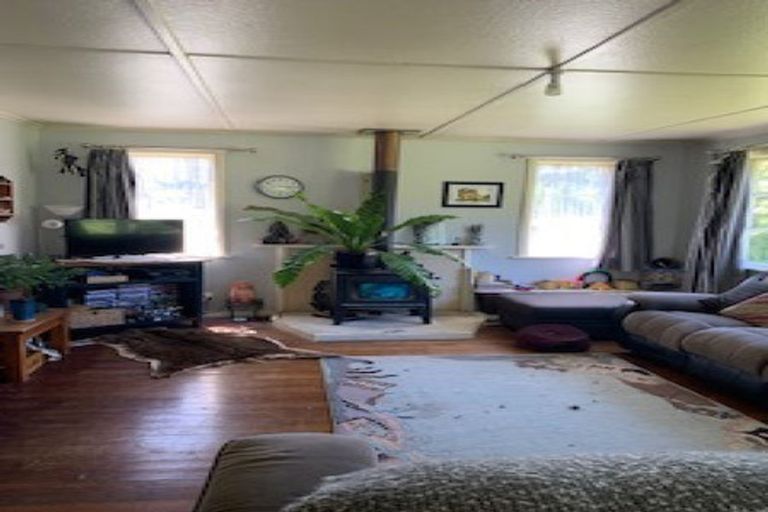 Photo of property in 16 Whio Street, Pongaroa, 4991