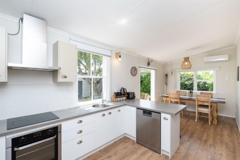 Photo of property in 194 South Road, Hawera, 4610