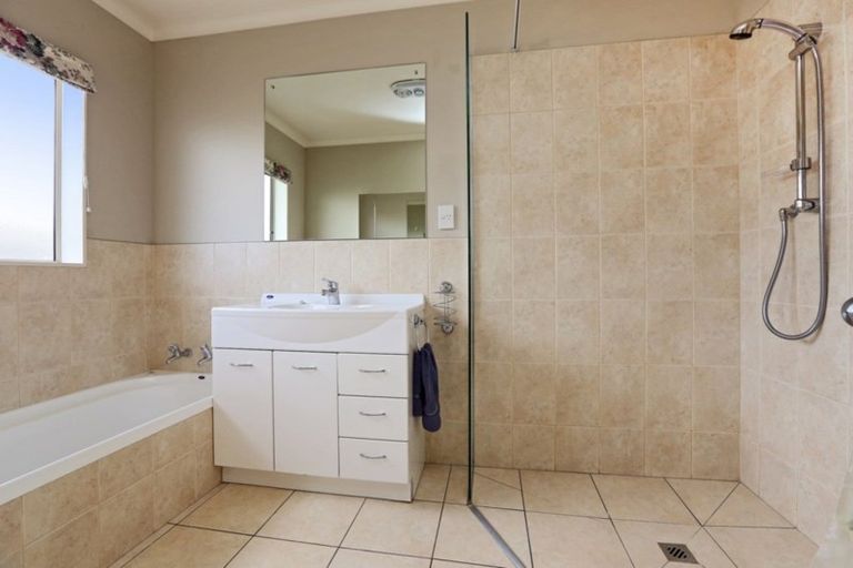 Photo of property in 30a Lee Road, Taradale, Napier, 4112