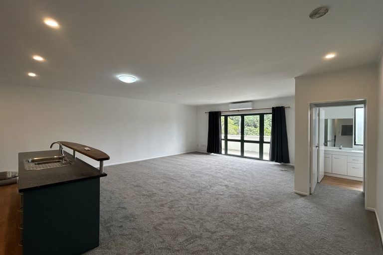 Photo of property in 3 Mitika Way, Strathmore Park, Wellington, 6022