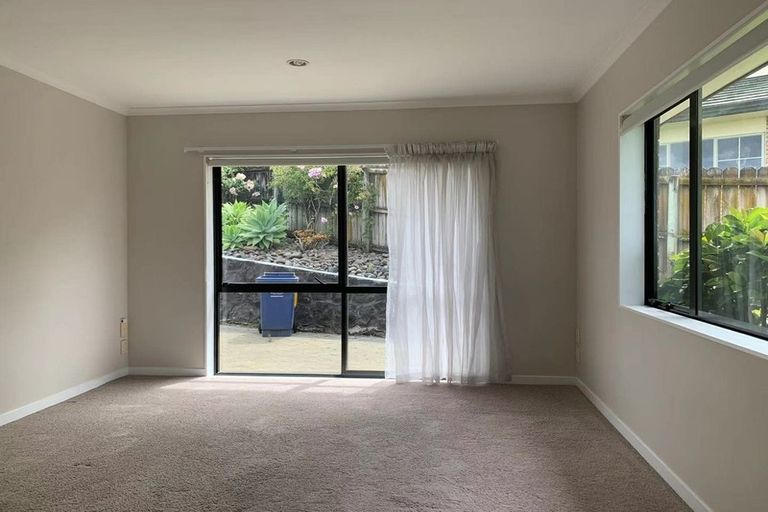 Photo of property in 1 San Carlo Court, Henderson, Auckland, 0612