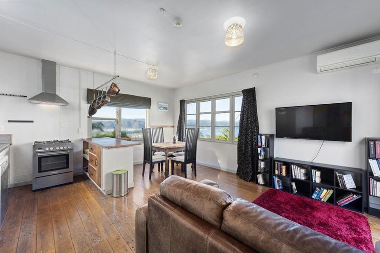 Photo of property in 25 Singers Road, Korokoro, Lower Hutt, 5012