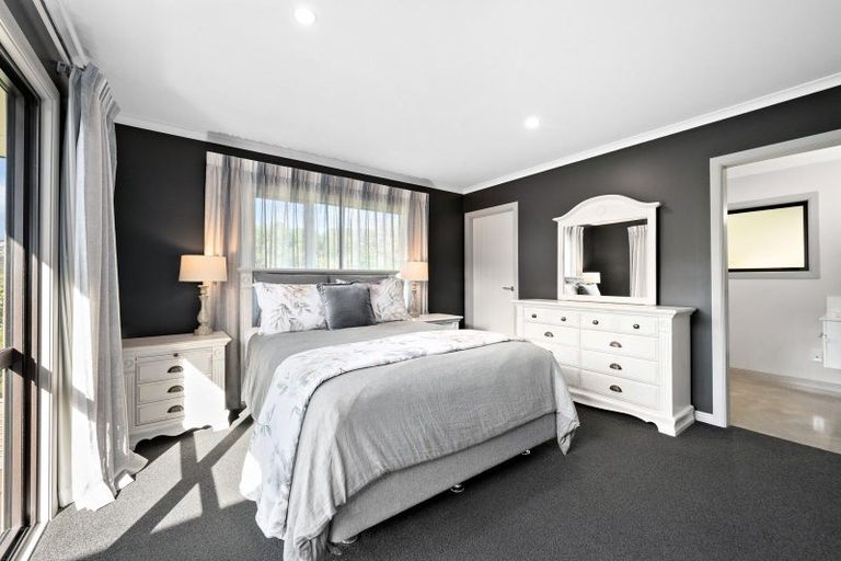 Photo of property in 91 Westchester Drive, Churton Park, Wellington, 6037