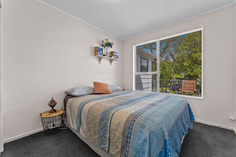 Photo of property in 20 Halberg Street, Glenfield, Auckland, 0629