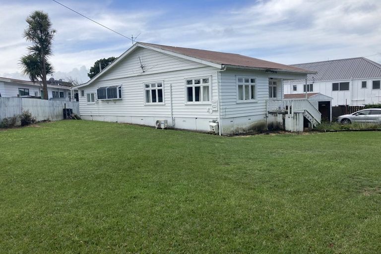Photo of property in 11 Miro Street, New Lynn, Auckland, 0600