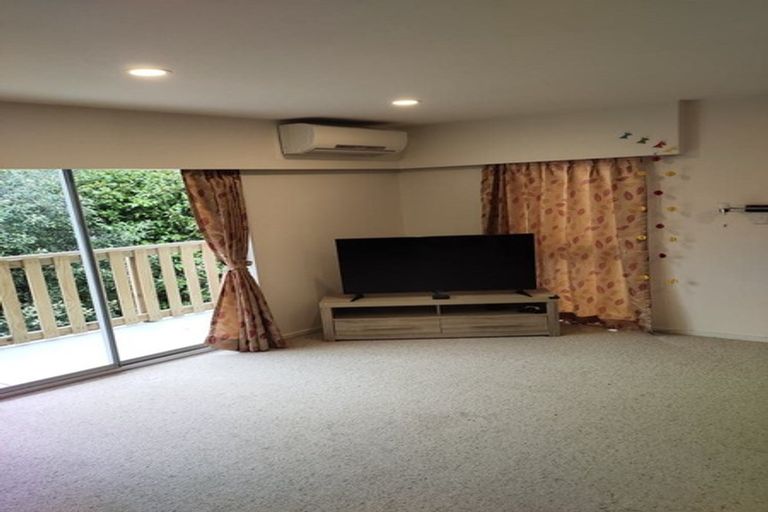 Photo of property in 15b Caesars Place, Churton Park, Wellington, 6037