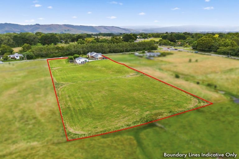 Photo of property in 15 Koputaroa Road, Levin, 5575