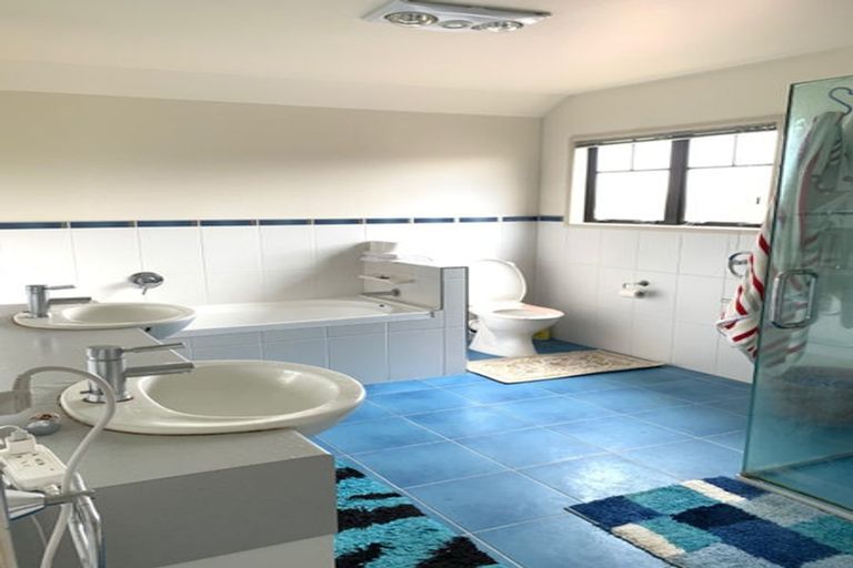 Photo of property in 28 Ockleston Landing, Hobsonville, Auckland, 0618