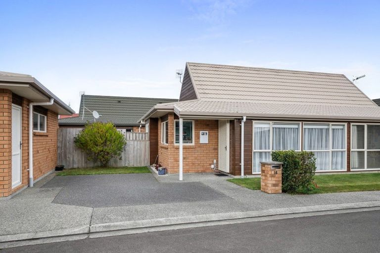Photo of property in Rangeview Villas, 16/9 Fuller Close, Levin, 5510