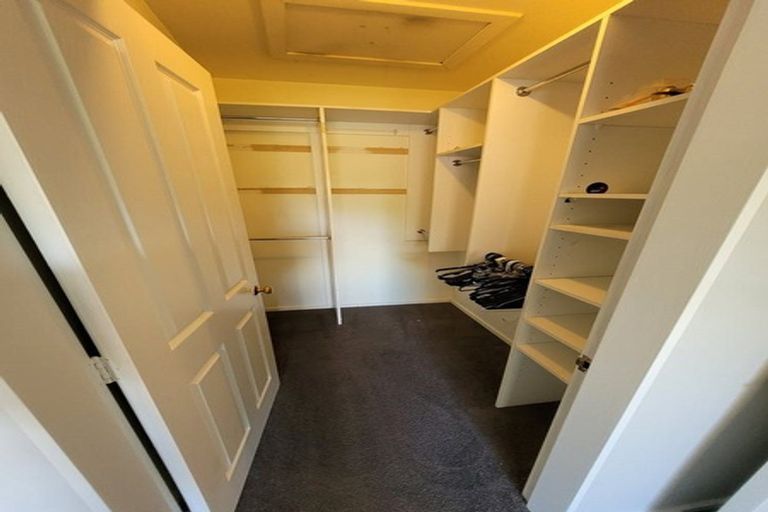 Photo of property in 15b Kinapori Terrace, Newlands, Wellington, 6037