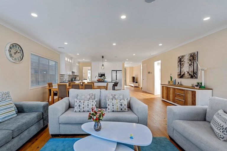 Photo of property in 36 Headland Drive, Long Bay, Auckland, 0630