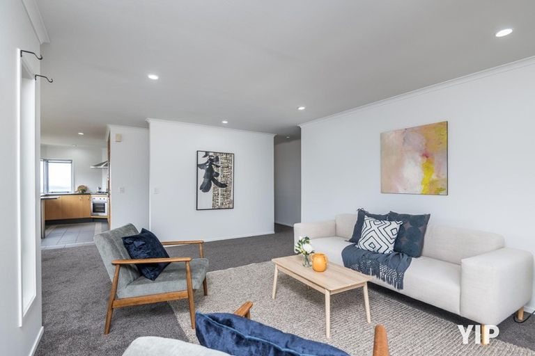 Photo of property in 75 Dress Circle, Newlands, Wellington, 6037