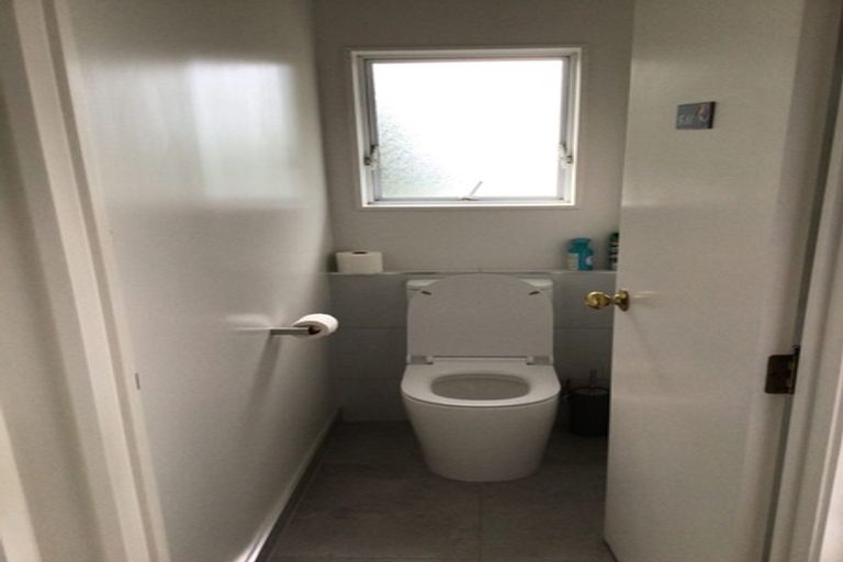 Photo of property in 11 Gloria Avenue, Te Atatu Peninsula, Auckland, 0610