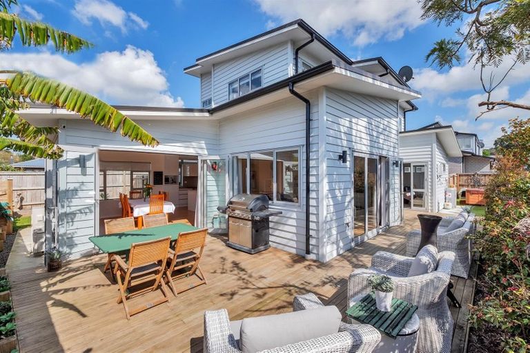 Photo of property in 5c Woodside Road, Massey, Auckland, 0614