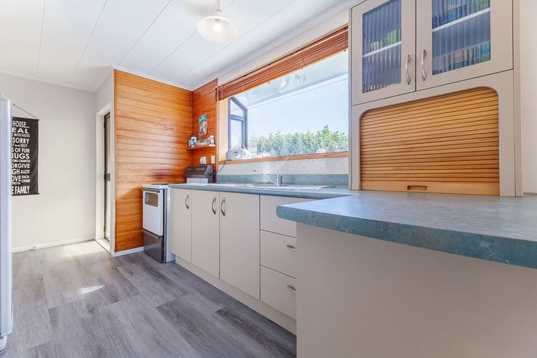 Photo of property in 11 Atua Street, Waikanae Beach, Waikanae, 5036