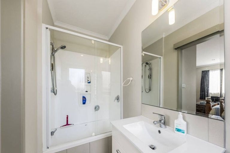 Photo of property in 34 Marvon Downs Avenue, Pakuranga Heights, Auckland, 2010