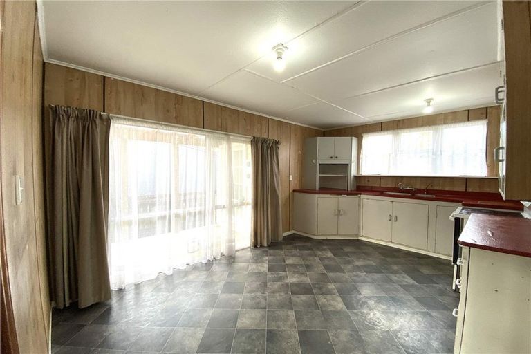 Photo of property in 13 Keeling Road, Henderson, Auckland, 0612