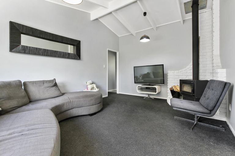 Photo of property in 14 Pitcher Place, Glen Eden, Auckland, 0602