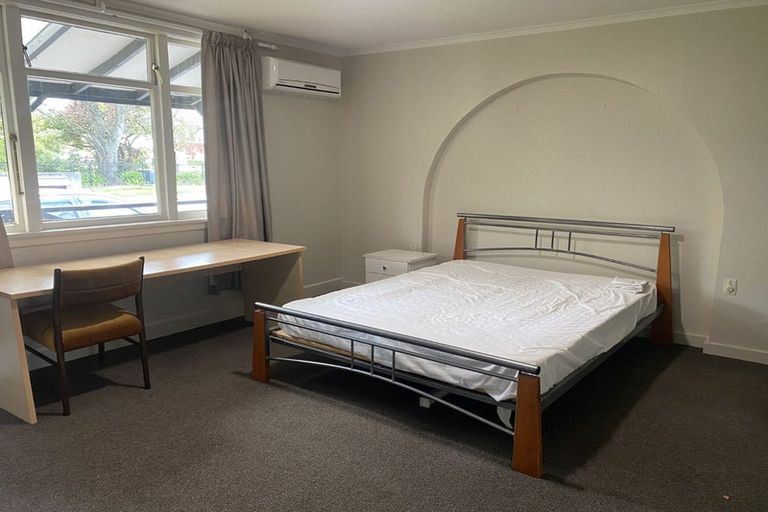 Photo of property in 16 Peer Street, Upper Riccarton, Christchurch, 8041