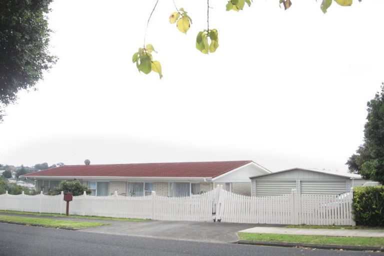 Photo of property in 2 Leewood Place, Pakuranga Heights, Auckland, 2010