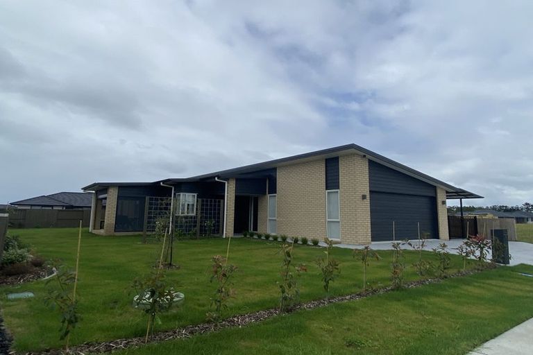 Photo of property in 15 Te Piriti Road, One Tree Point, 0118