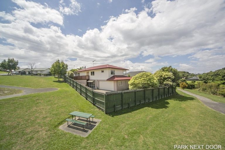 Photo of property in 22 Killygordon Place, Massey, Auckland, 0614