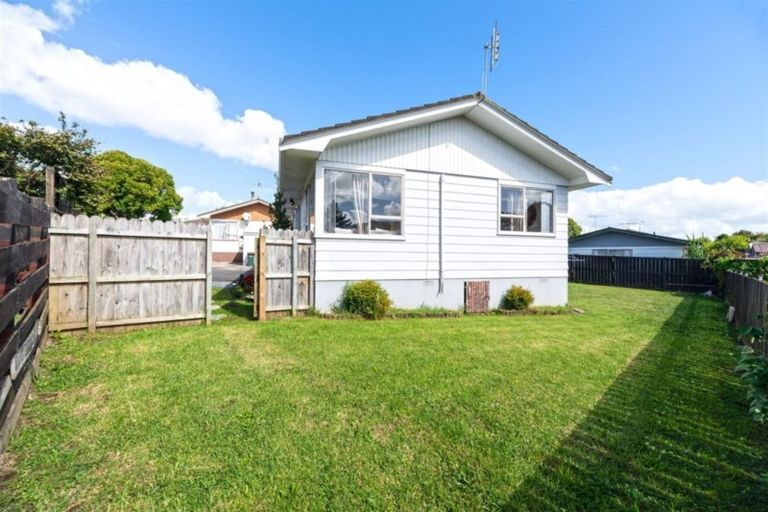 Photo of property in 2/9 Heathberry Close, Papatoetoe, Auckland, 2025