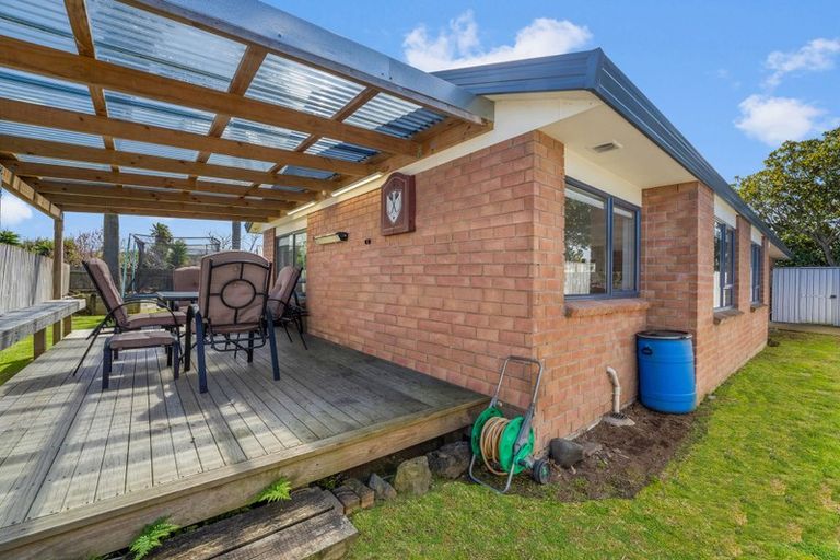Photo of property in 16 O'sullivan Place, Waiuku, 2123
