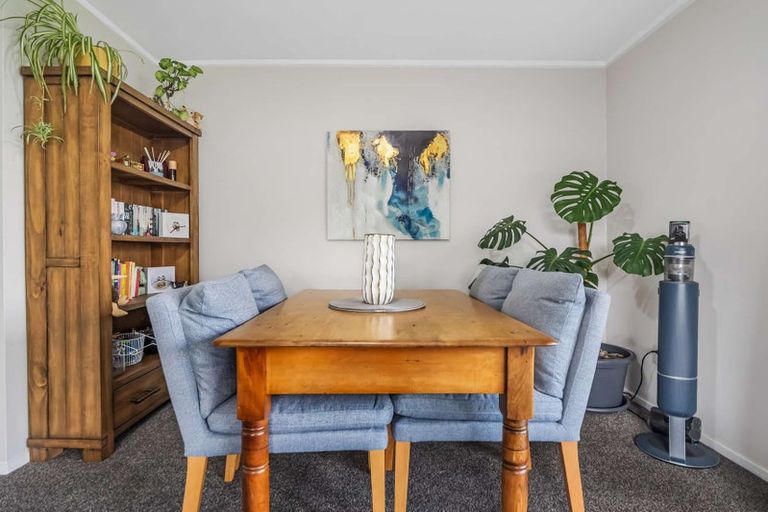 Photo of property in 2/6 Short Street, Papakura, 2110