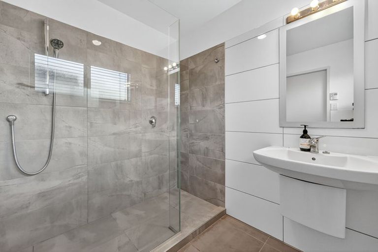 Photo of property in 1/6 Fenwick Avenue, Milford, Auckland, 0620