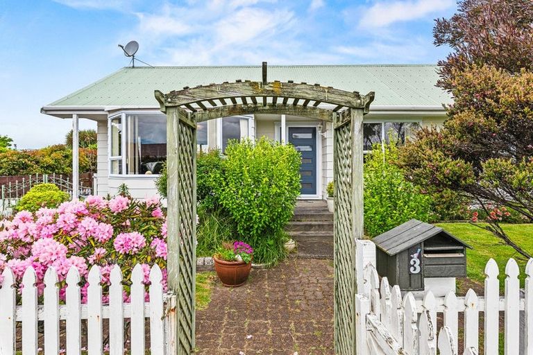 Photo of property in 3 Sharda Grove, Paraparaumu Beach, Paraparaumu, 5032