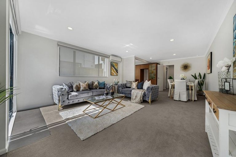 Photo of property in 2/27 Kellaway Drive, East Tamaki, Auckland, 2013