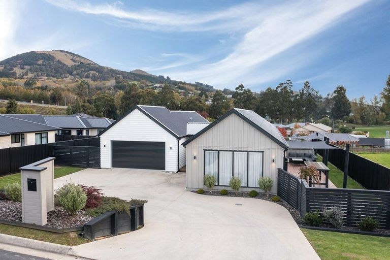 Photo of property in 64 Heathfield Drive, Mosgiel, 9024