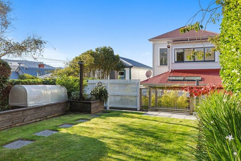 Photo of property in 54 Majoribanks Street, Mount Victoria, Wellington, 6011
